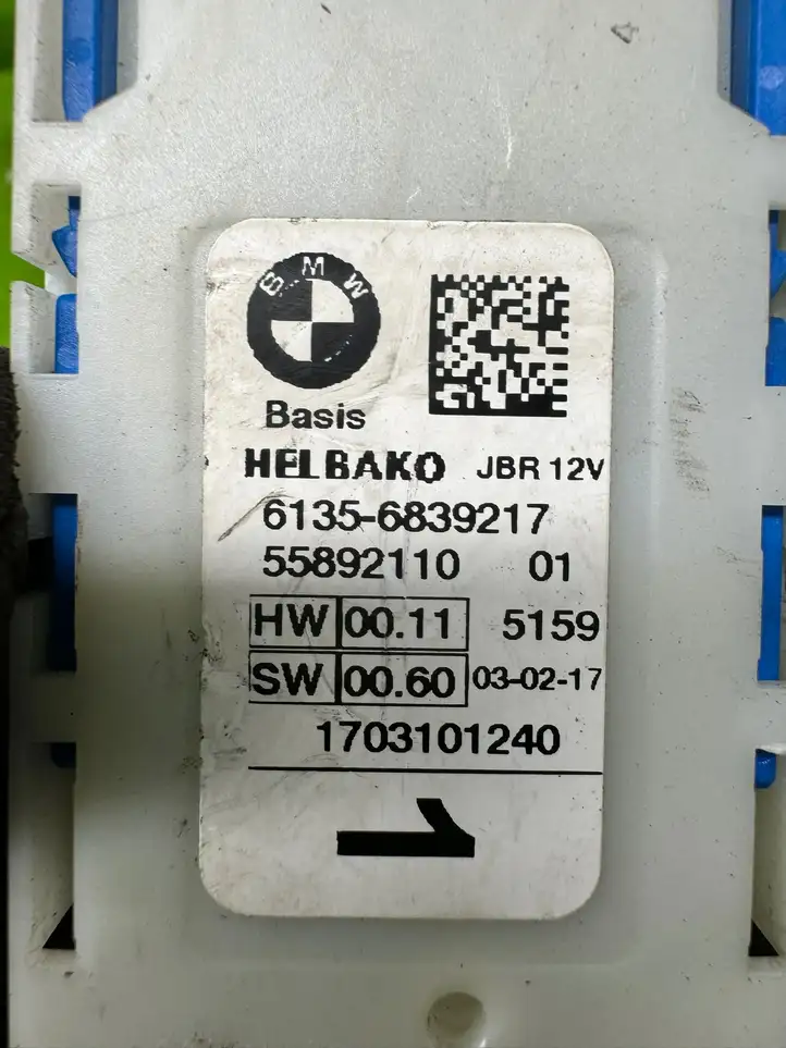 BMW 5 G30 G31 (2016 - ) 61356839217 Блок предохранителей — фото 3