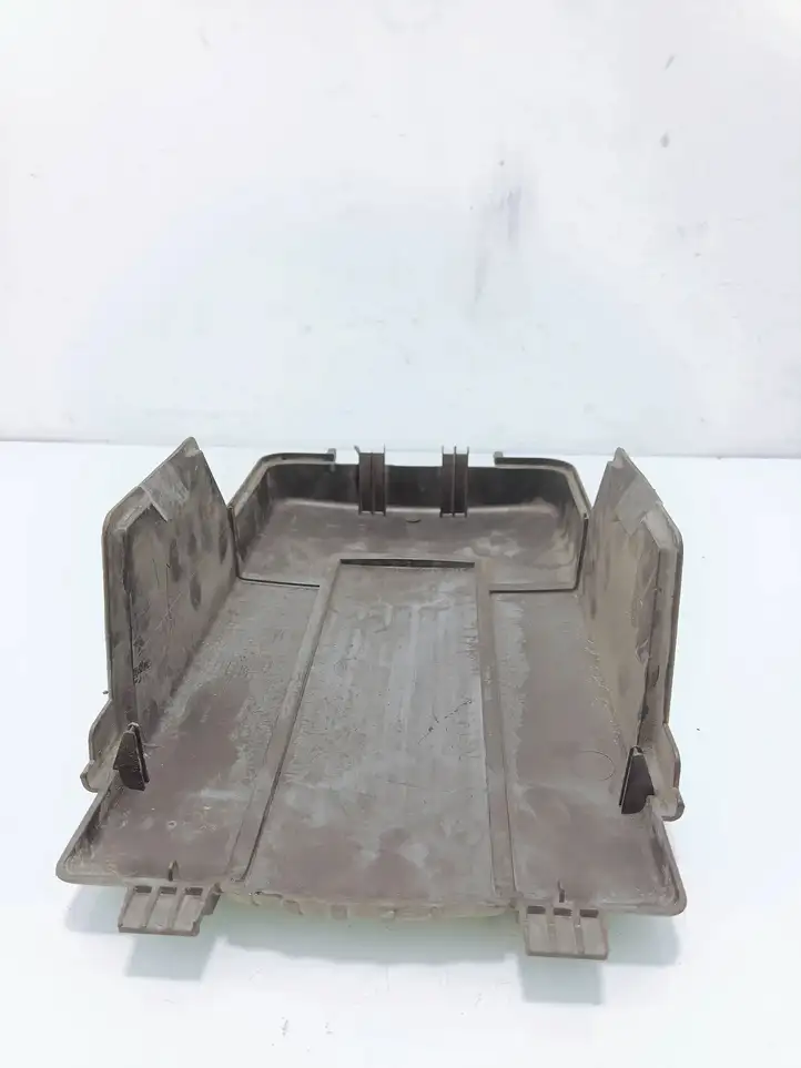 Volkswagen PASSAT B6 (2005 - 2010) 1K0915443C Крышка ящика аккумулятора — фото 3