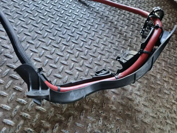 BMW 3 G20 G21 (2019 - ) 8714640 Плюсовой провод аккумулятора — фото 5
