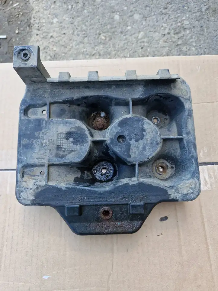 Audi A3/S3 8L (1996 - 2000) 1J0804373E Ящик аккумулятора — фото 1