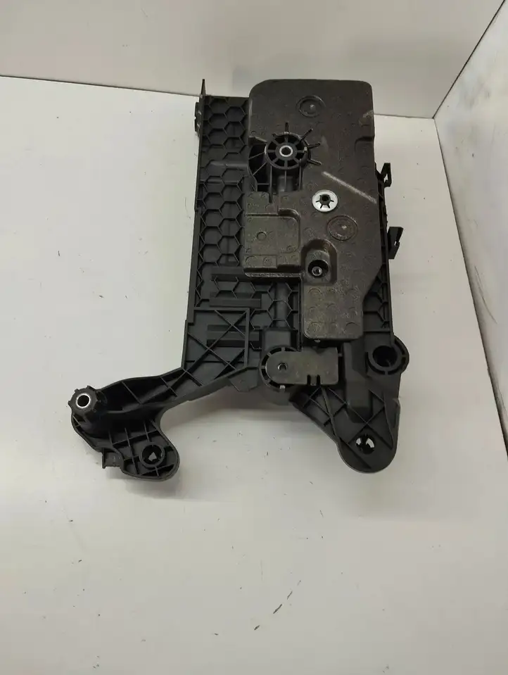 Audi A3/S3 8V (2016 - 2020) 5Q0915331K Площадка аккумулятора — фото 1