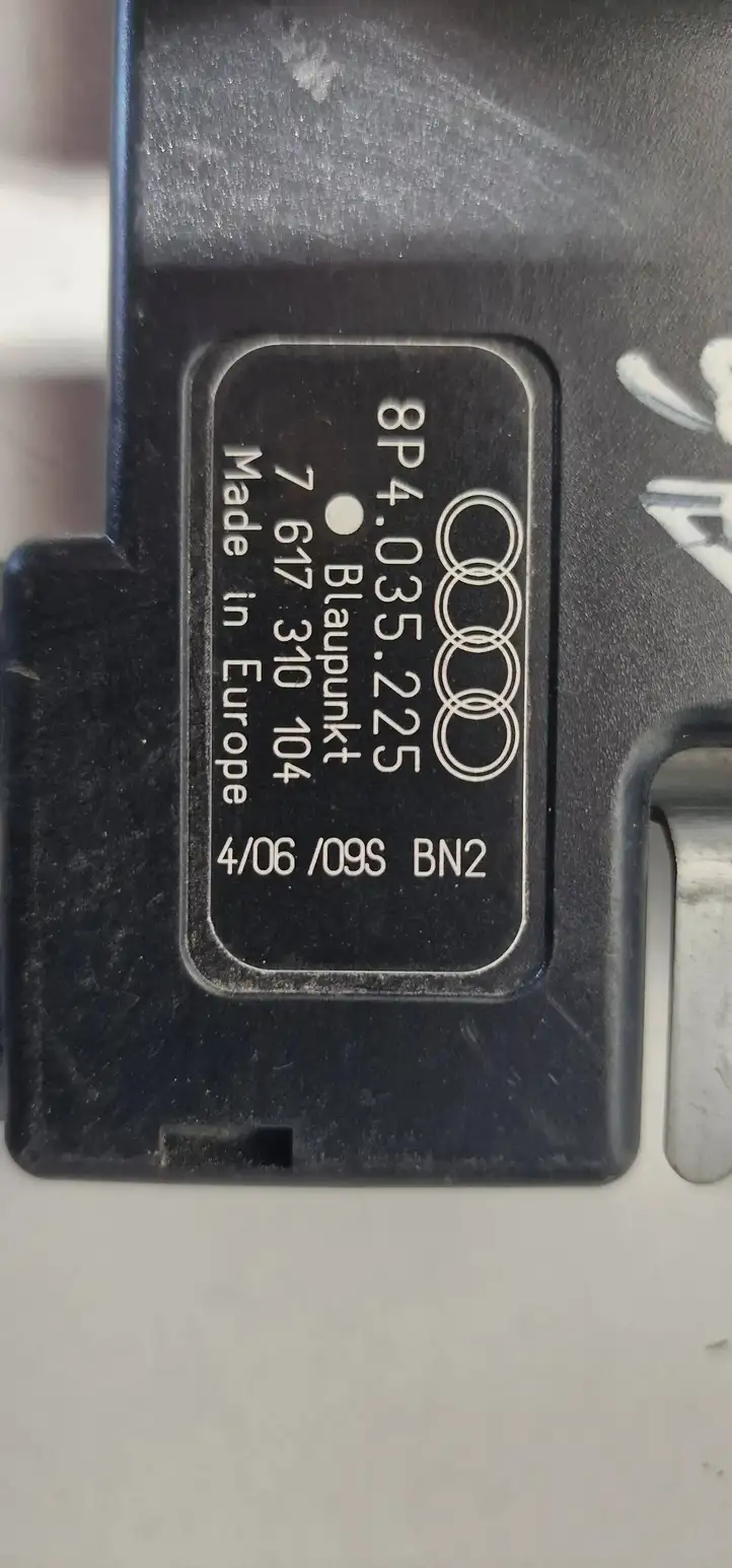 Audi A3/S3 8P (2004 - 2008) 8P4035225 Усилитель антенны — фото 3
