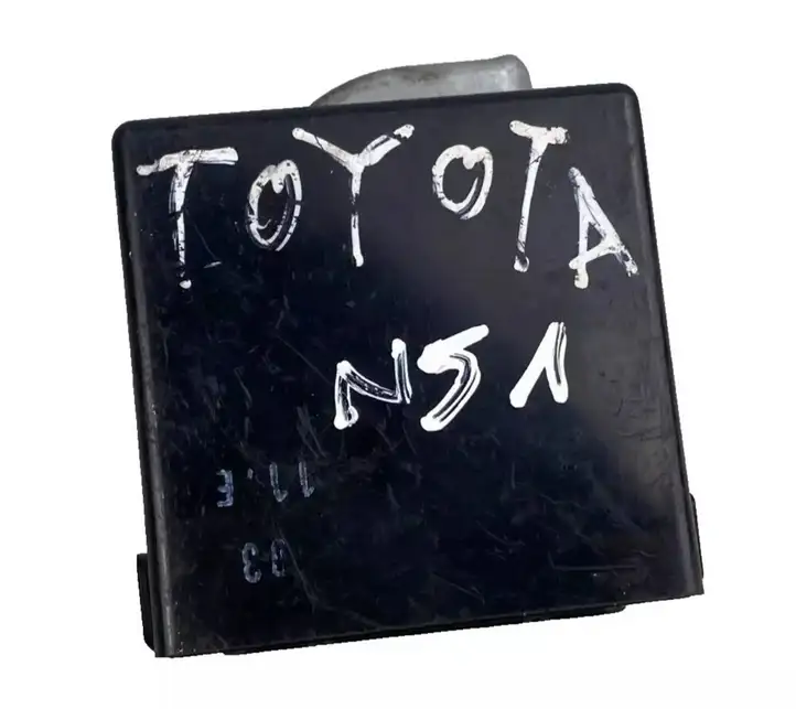 Toyota Yaris (2005 - 2009) 88650-0D040 Прочие детали салона — фото 1