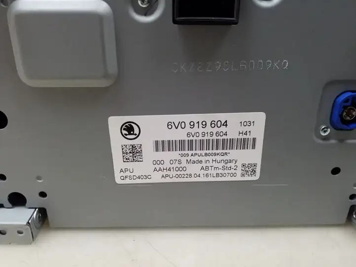 Skoda Fabia Mk3 (NJ) (2015 - 2021) 6V0919604 Магнитола / мультимедийная система — фото 3