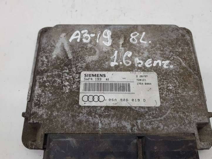 06A906019D Audi A3 S3 8L Variklio valdymo blokas