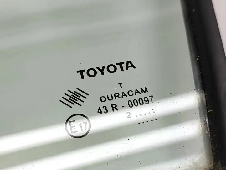 Toyota Yaris (2009 - 2012) 43R00097 Форточка двери — фото 3