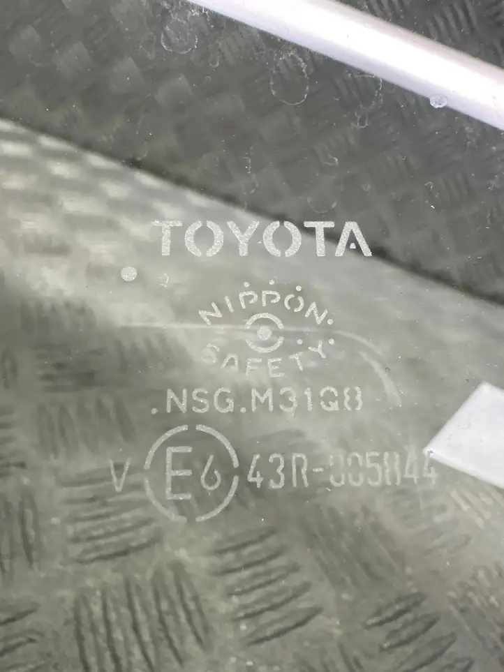 Toyota RAV 4 (XA50) (2018 - ) 43R005844 Заднее боковое стекло — фото 2