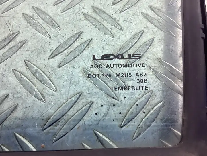 Lexus RX 450H (2015 - 2019) 682160E020 Форточка двери — фото 2