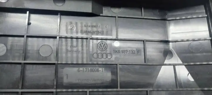 Skoda Octavia Mk2 (1Z) (2004 - 2013) 1K0937132F Крышка ящика предохранителей — фото 5