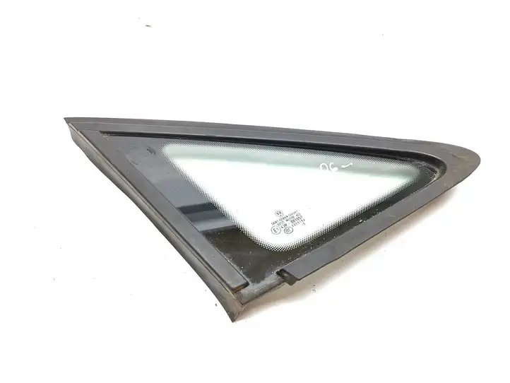 Volkswagen Caddy (2004 - 2010)  2K0845412C Треугольное стекло в передней части кузова