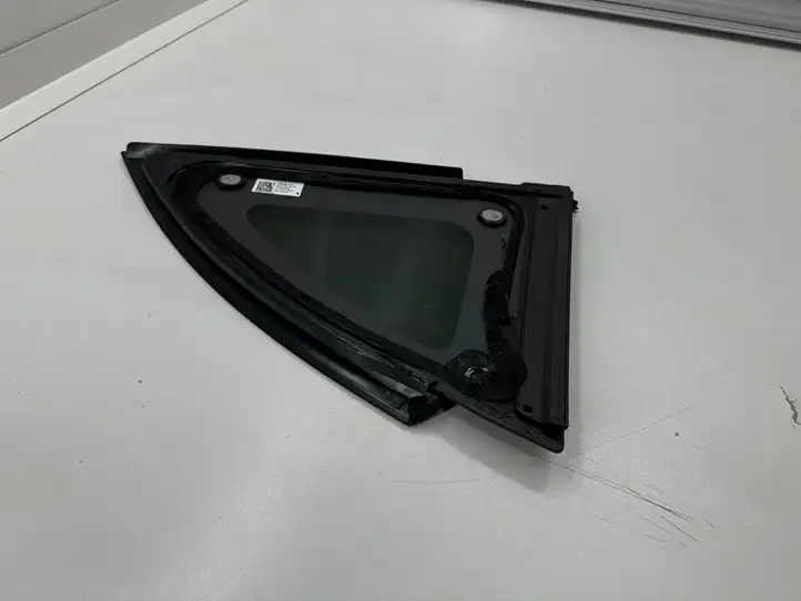 Tesla Model Y (2019 - 2024) 160080800A Заднее боковое стекло — фото 2