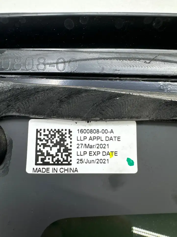 Tesla Model Y (2019 - 2024) 160080800A Заднее боковое стекло — фото 4