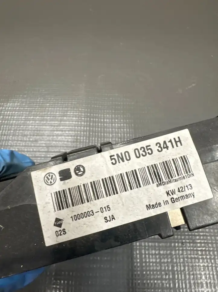 Volkswagen PASSAT B7 (2011 - 2014) 5N0035341H Контроллер мультимедийной системы — фото 3