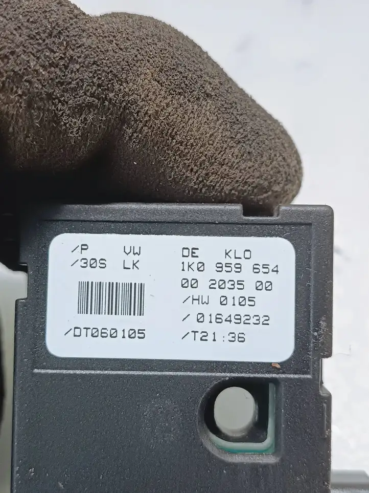 Volkswagen Touran I (2003 - 2010) 1K0959654 Датчик угла поворота руля — фото 4