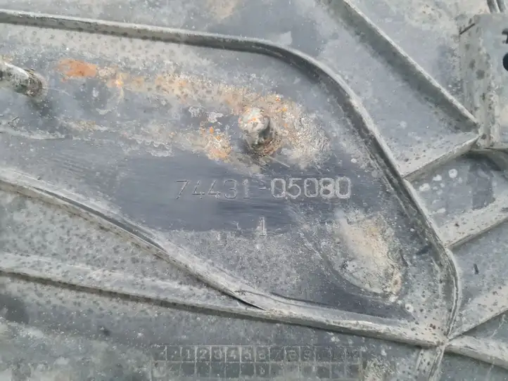Toyota Avensis T250 (2006 - 2009) 7443105080 Площадка аккумулятора — фото 2