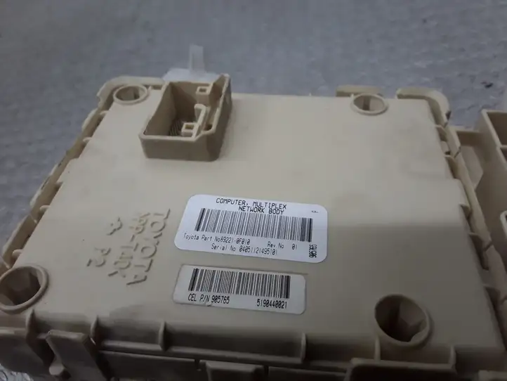 Toyota Corolla Verso AR10 (2004 - 2009) 892210F010 Блок предохранителей — фото 2