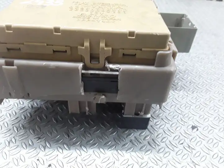 Toyota Corolla Verso E121 (2001 - 2004) 8264113040 Блок предохранителей — фото 4