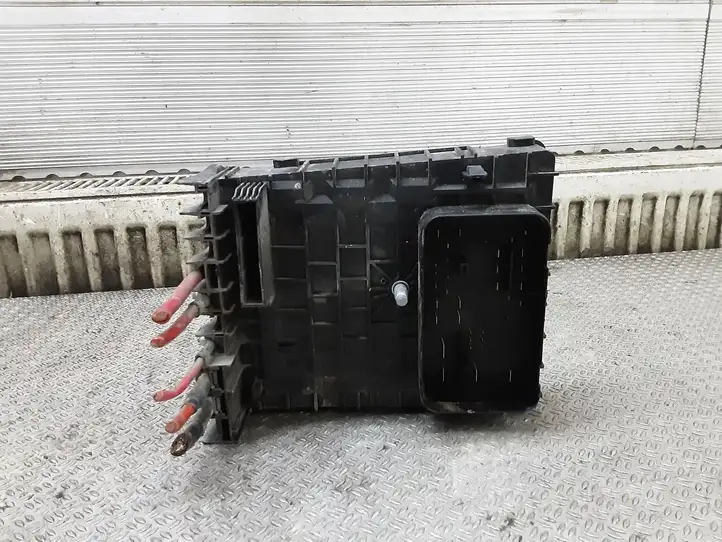 Skoda Octavia Mk2 (1Z) (2004 - 2013)  1K0937125A Блок предохранителей