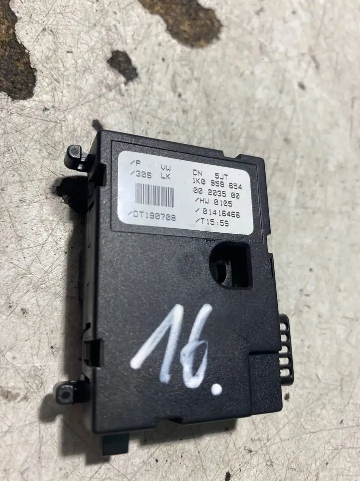 Audi A3/S3 8P (2008 - 2013) 1K0959654 Датчик угла поворота руля — фото 1