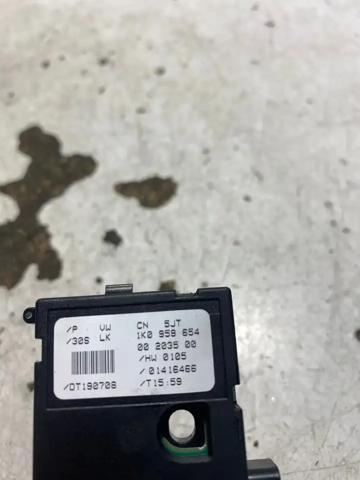 Audi A3/S3 8P (2008 - 2013) 1K0959654 Датчик угла поворота руля — фото 4