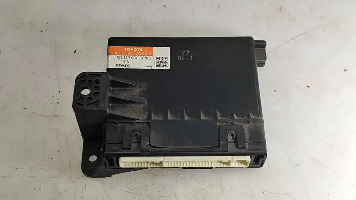 Toyota Auris 150 (2006 - 2012) 8865002430 Блок управления кондиционером — фото 1