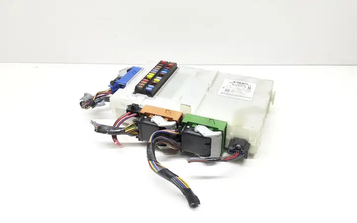 Volvo V70 (2007 - 2013)  30765624 Блок предохранителей