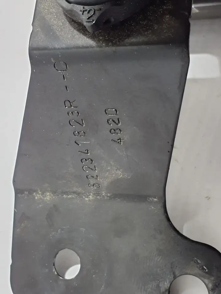 Renault Captur II (2020 - )  622341823R Другая деталь отсека двигателя