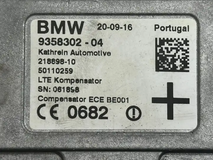 BMW 7 G11 G12 (2015 - 2022) 9358302 Усилитель антенны — фото 4