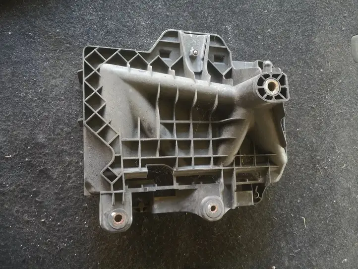 Volkswagen Polo V 6R (2009 - 2015) 6R0915331C Площадка аккумулятора — фото 3