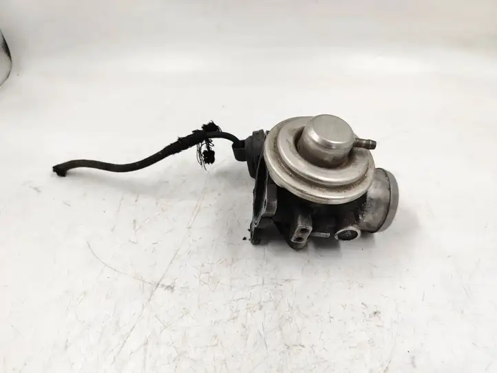 Volkswagen PASSAT B5.5 (2001 - 2005) 038131501AQ Клапан EGR — фото 2