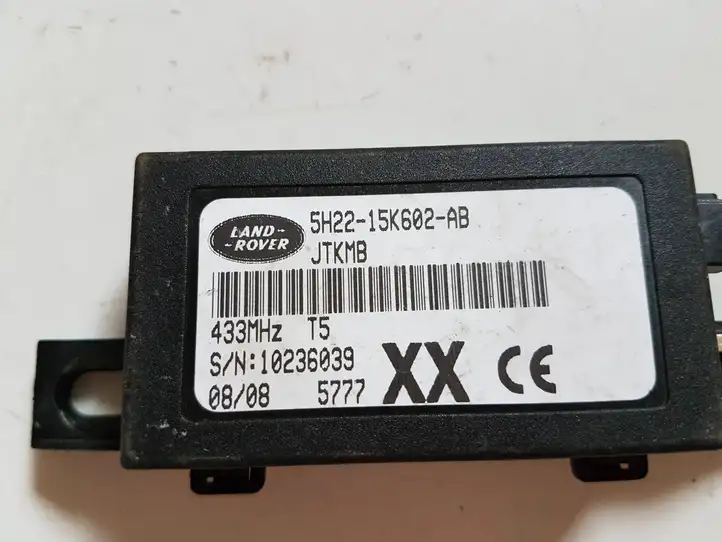 Land Rover Discovery 3 - LR3 (2004 - 2009) 5H2215K602AB Усилитель антенны — фото 3