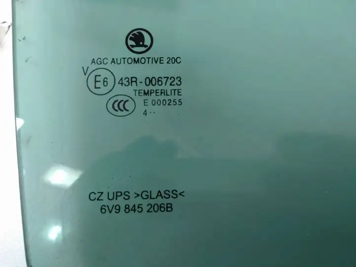 Skoda Fabia Mk3 (NJ) (2015 - 2021) 6V9845206B Стекло задней двери — фото 2