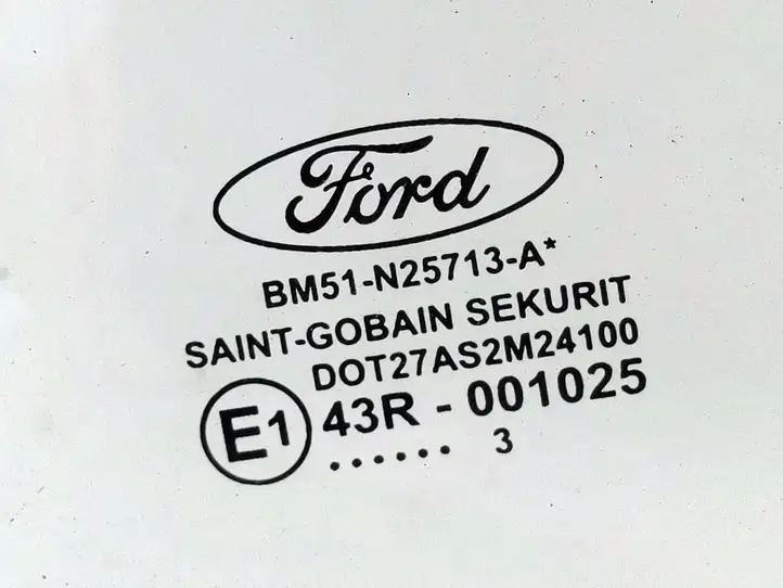 Ford Focus (2011 - 2015) BM51N25713A Стекло задней двери — фото 2