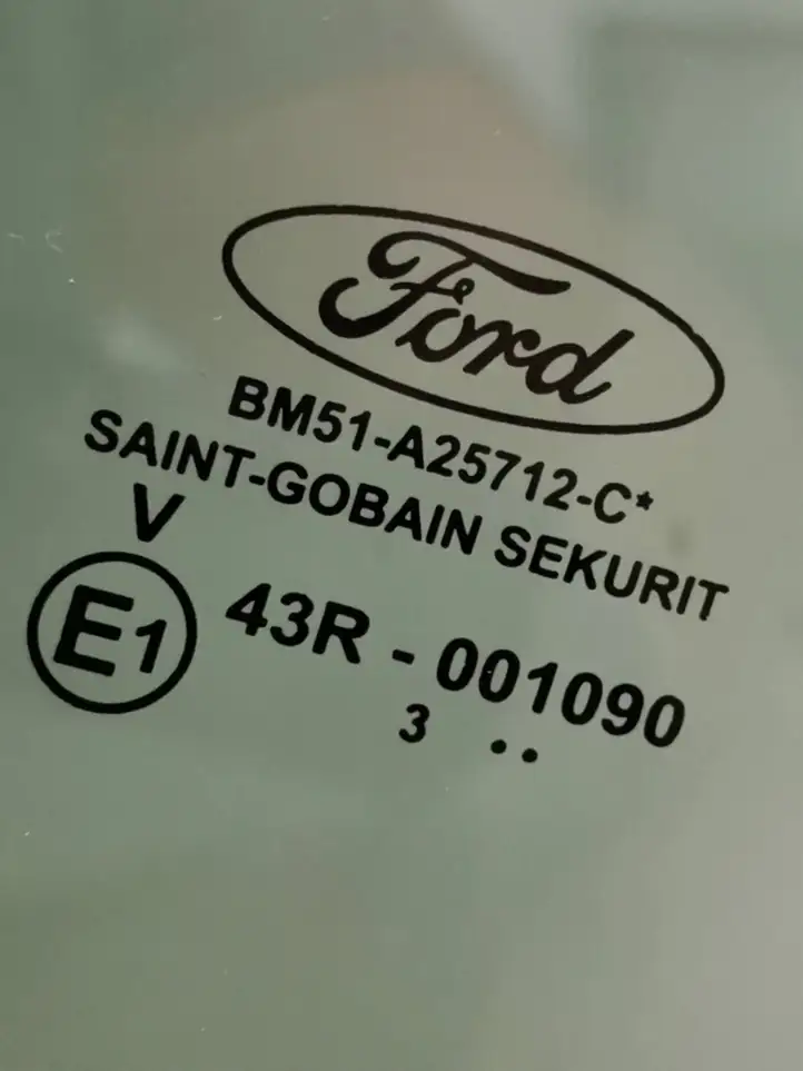 Ford Focus (2011 - 2015) E143R001090 Стекло задней двери — фото 3