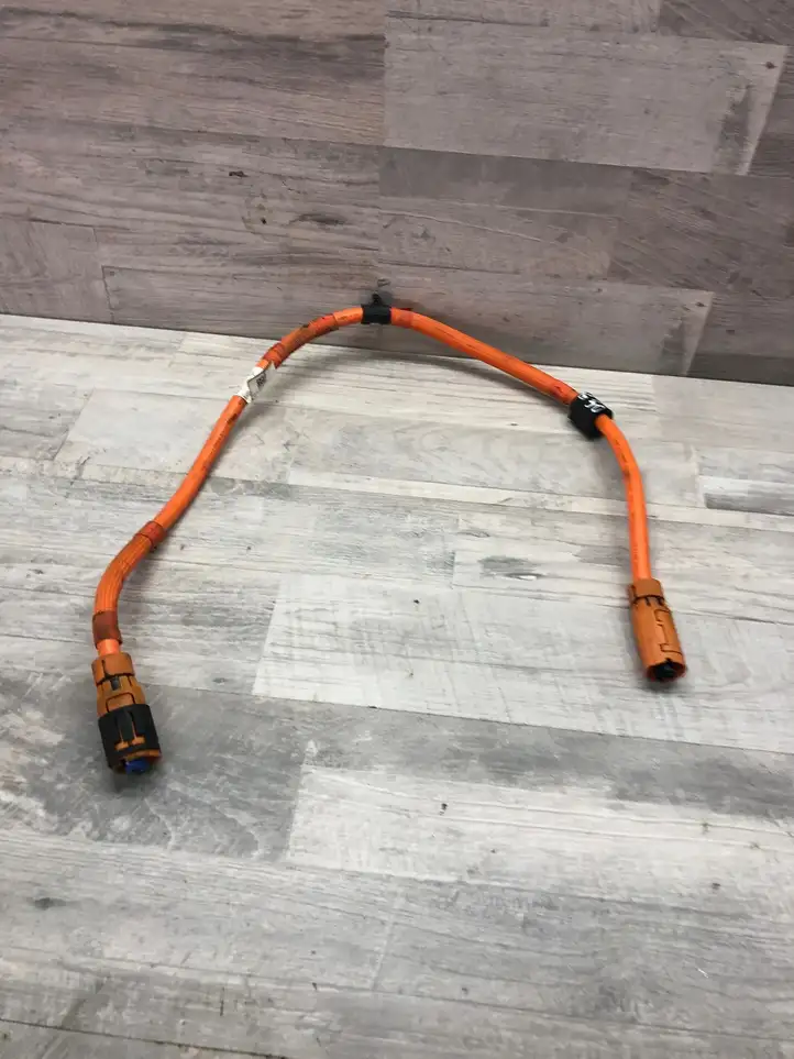 BMW 5 G30 G31 (2016 - )   Кабель высокого напряжения