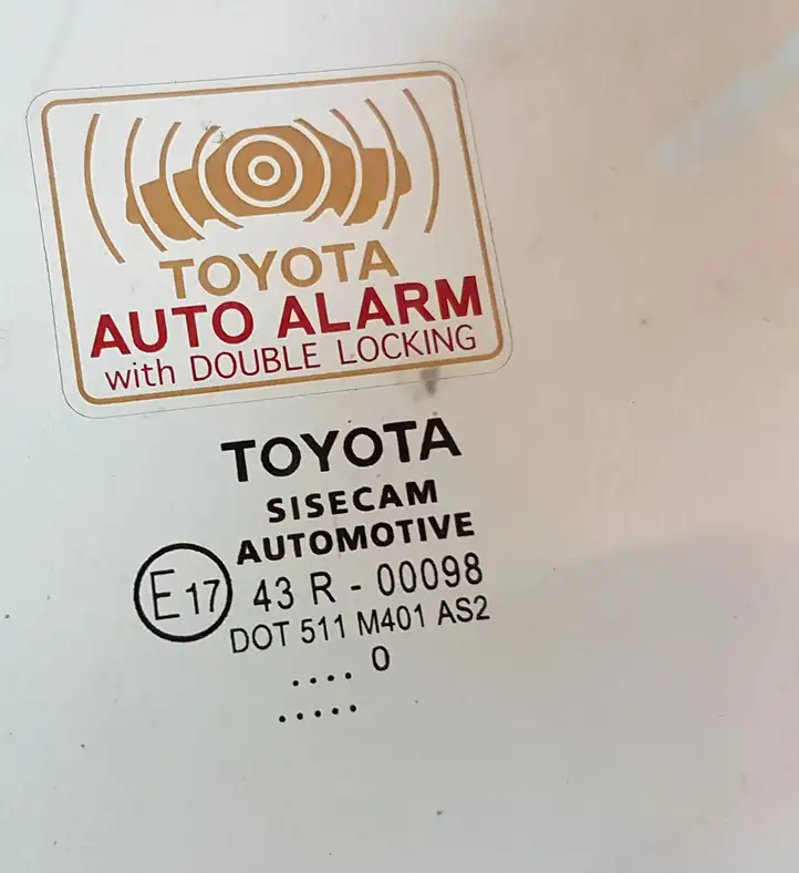 Toyota C-HR (2016 - 2022)  43R00098 Основное стекло передних дверей (четырехдверного автомобиля)