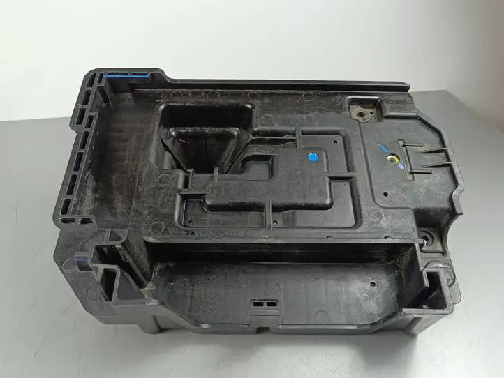 Kia Sorento IV (2020 - ) 37510R5000 Площадка аккумулятора — фото 1