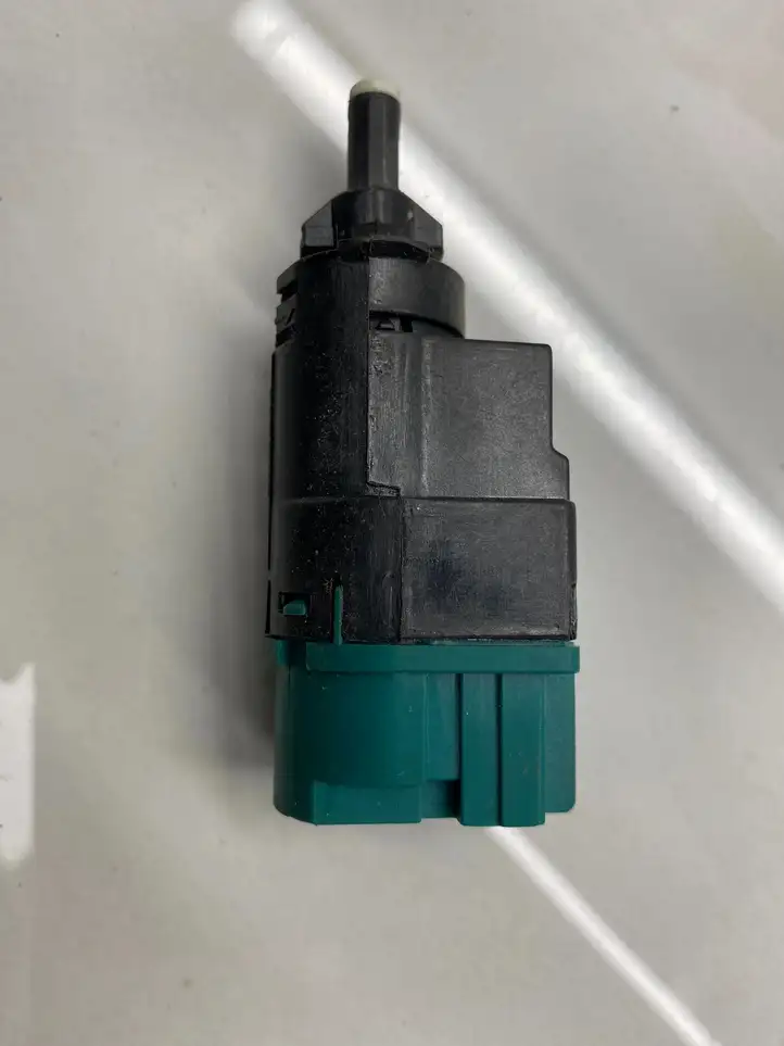 Renault Trafic III (X82) (2014 - )  253203383R Датчик тормозной педали