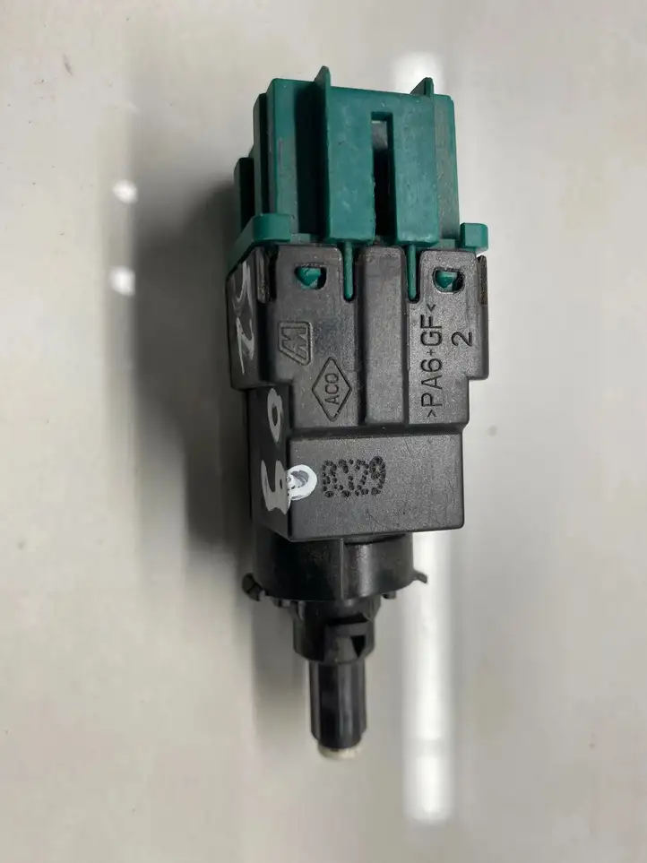 Renault Trafic III (X82) (2014 - )  253203383R Датчик тормозной педали