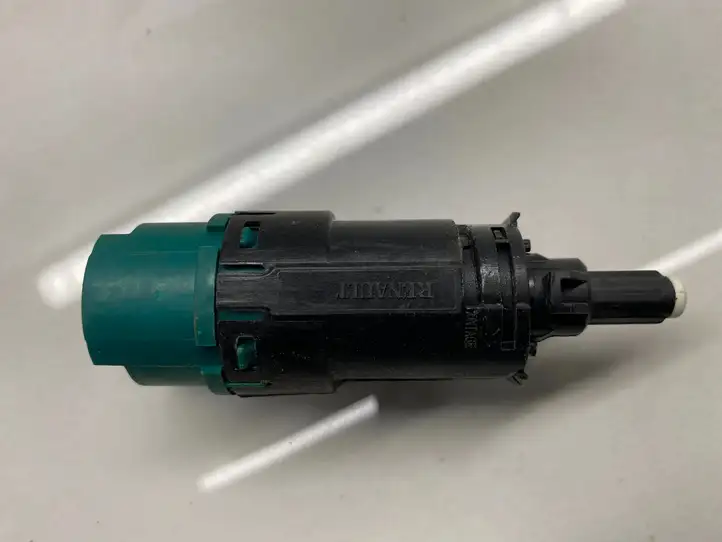 Renault Trafic III (X82) (2014 - )  253203383R Датчик тормозной педали