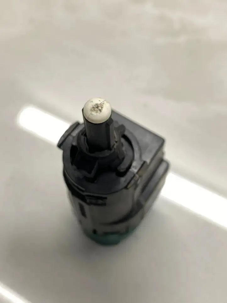 Renault Trafic III (X82) (2014 - )  253203383R Датчик тормозной педали