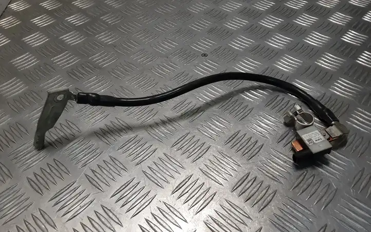 BMW X1 F48 F49 (2015 - 2022) 61216821203 Минусовой провод аккумулятора — фото 1