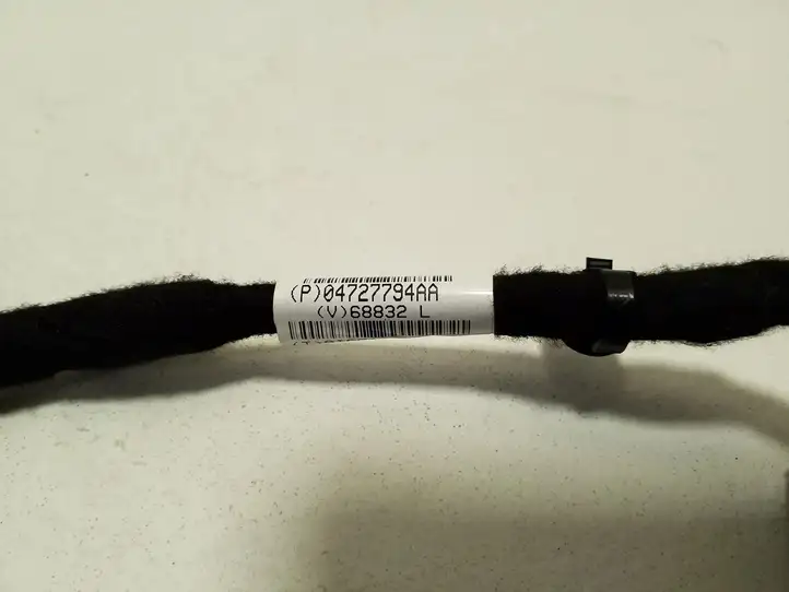 Jeep Cherokee (2013 - 2017) 04727794AA Прочая электропроводка — фото 3