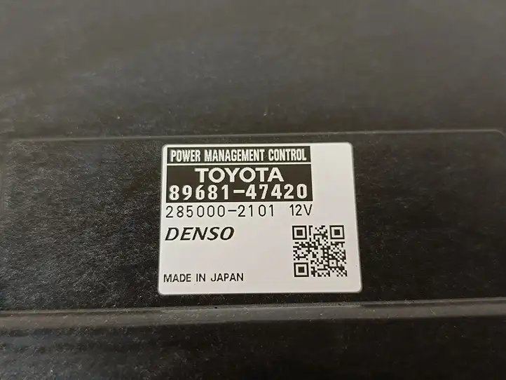 Toyota Prius+ (ZVW40) (2011 - 2018) 8968147420 Блок управления электропитанием — фото 5