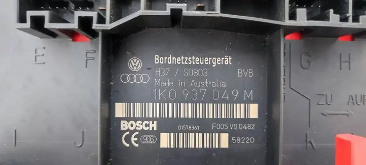 Volkswagen Touran I (2003 - 2010) 1K0937049M Блок предохранителей — фото 6