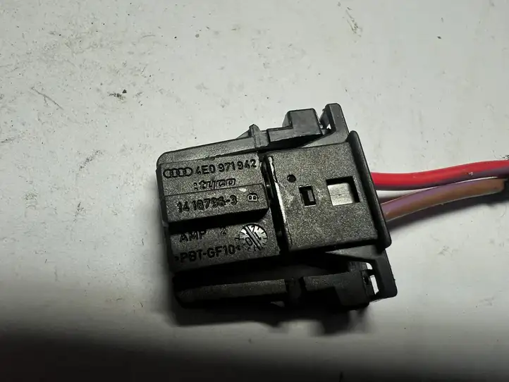 Audi A3/S3 8P (2004 - 2008) 4E0971942 Прочая электропроводка — фото 2