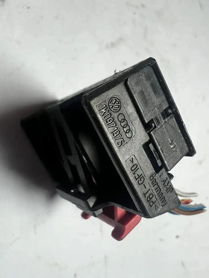 Audi A3/S3 8P (2004 - 2008) 1K0971975 Прочая электропроводка — фото 3