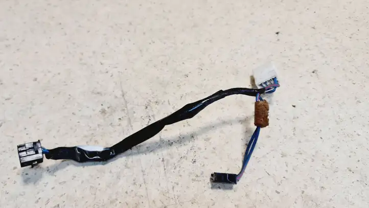 Toyota Yaris (1999 - 2003) 2464606080 Прочая электропроводка — фото 3
