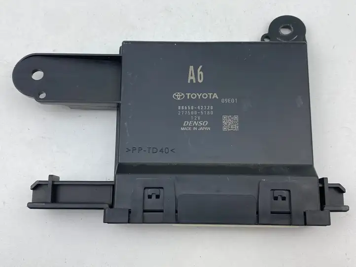 Toyota RAV 4 (XA50) (2018 - ) 8865042720 Модуль управления кондиционером — фото 1