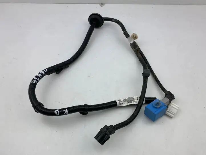 Toyota RAV 4 (XA50) (2018 - ) 8218142240 Прочая электропроводка — фото 1